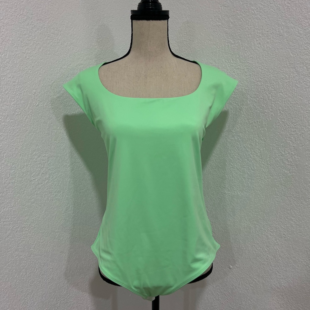 Express Body Contour High Compression Scoop Neck Cap Sleeve Bodysuit